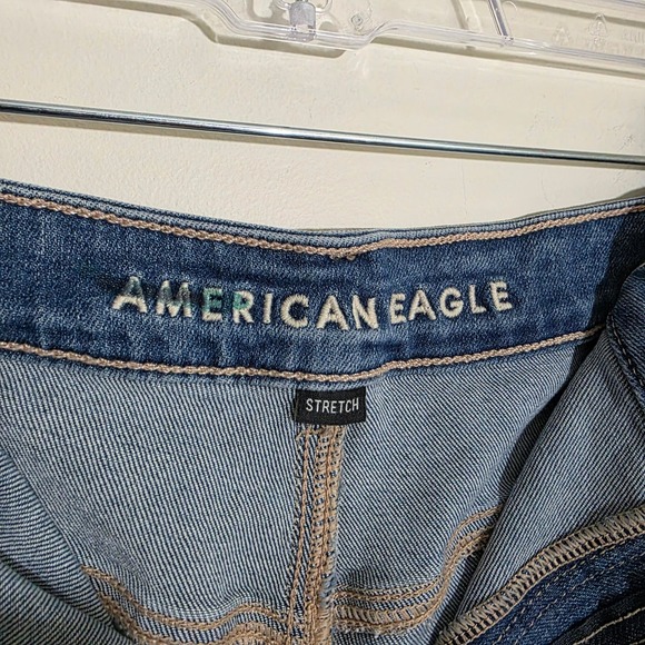 American Eagle Mom Shorts Womens sz 20 Medium Wash High Waisted Stretch Raw Hem - Picture 2 of 8
